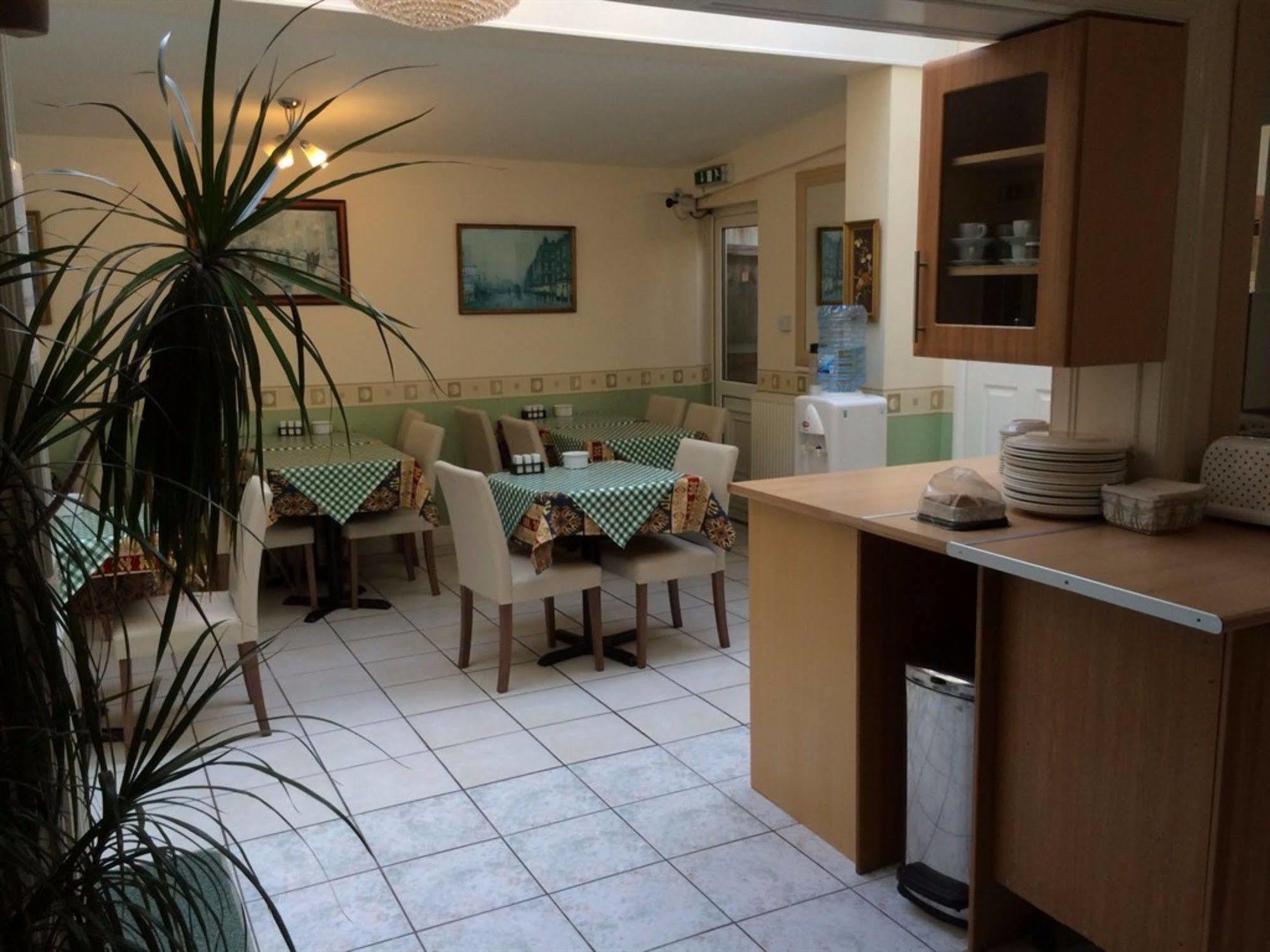 Ayah Villa Guest House Cambridge Extérieur photo