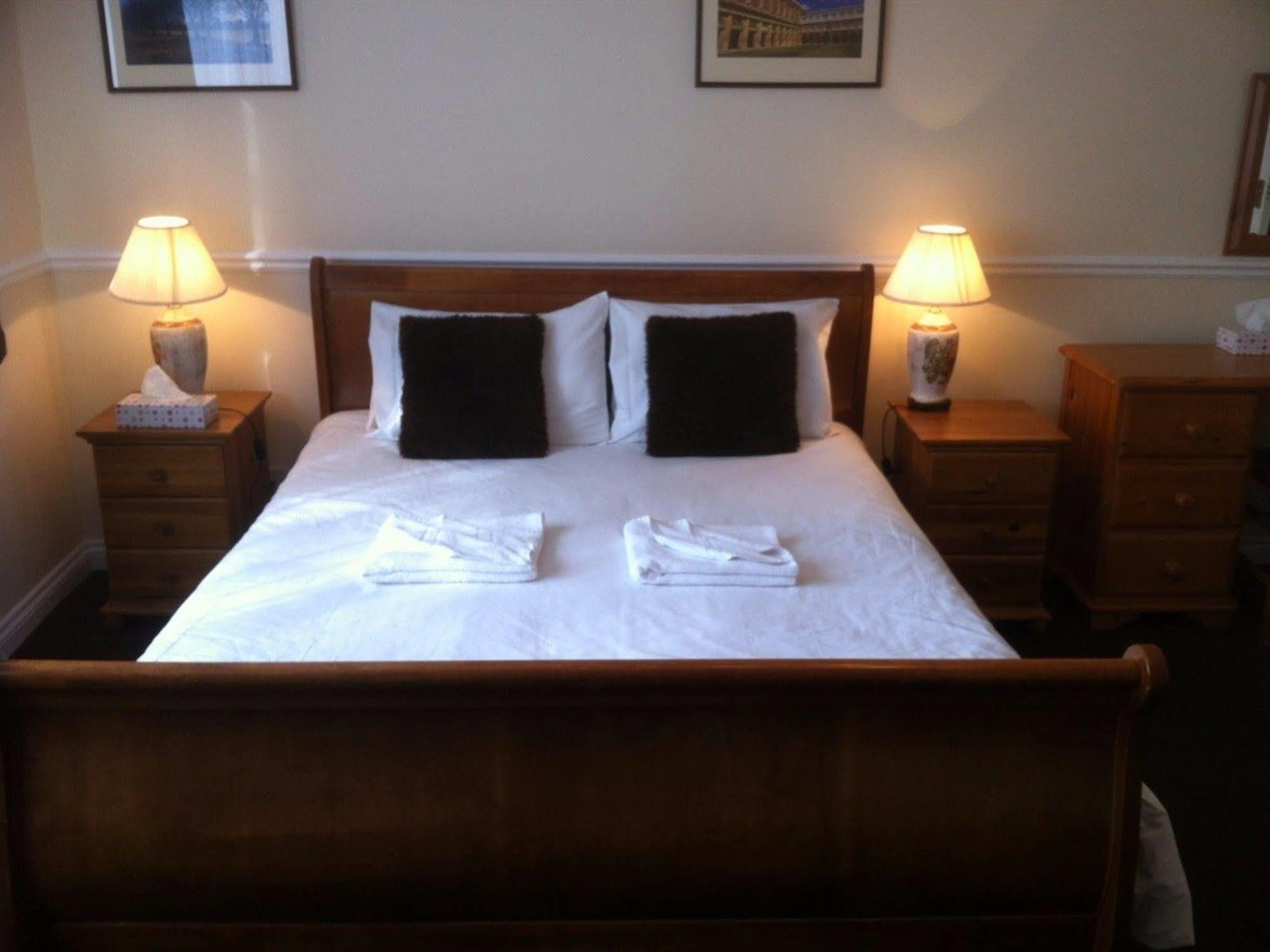 Ayah Villa Guest House Cambridge Extérieur photo