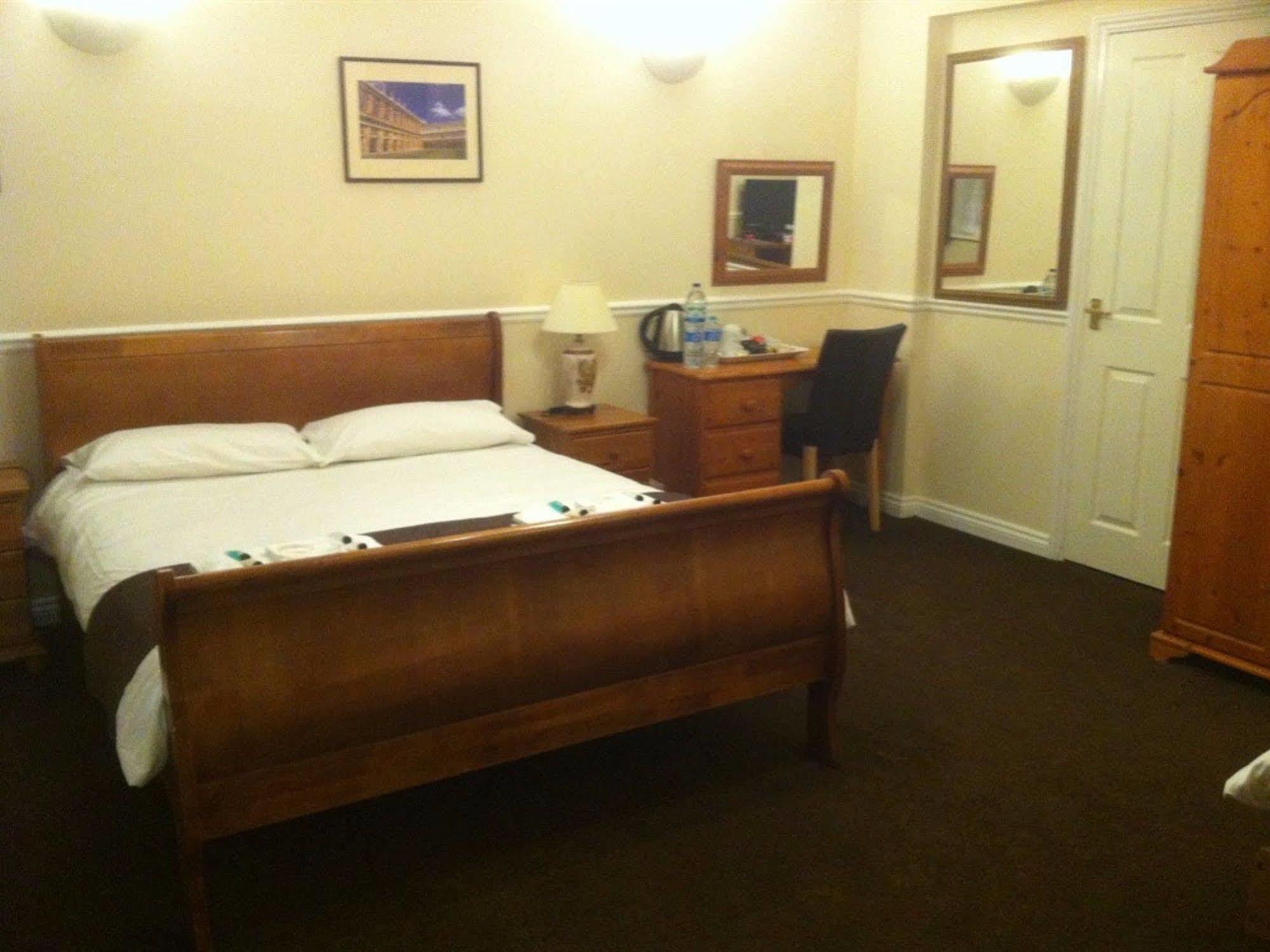 Ayah Villa Guest House Cambridge Extérieur photo