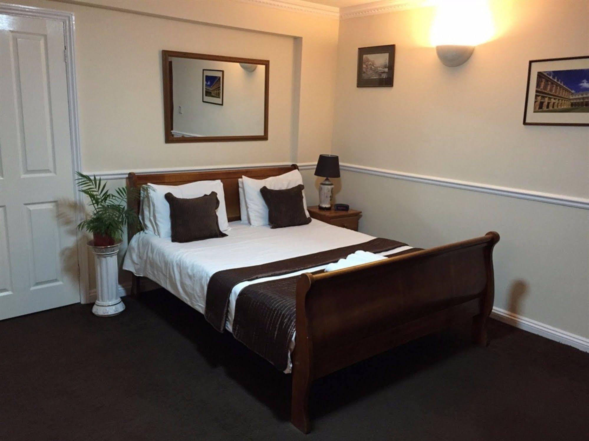 Ayah Villa Guest House Cambridge Extérieur photo