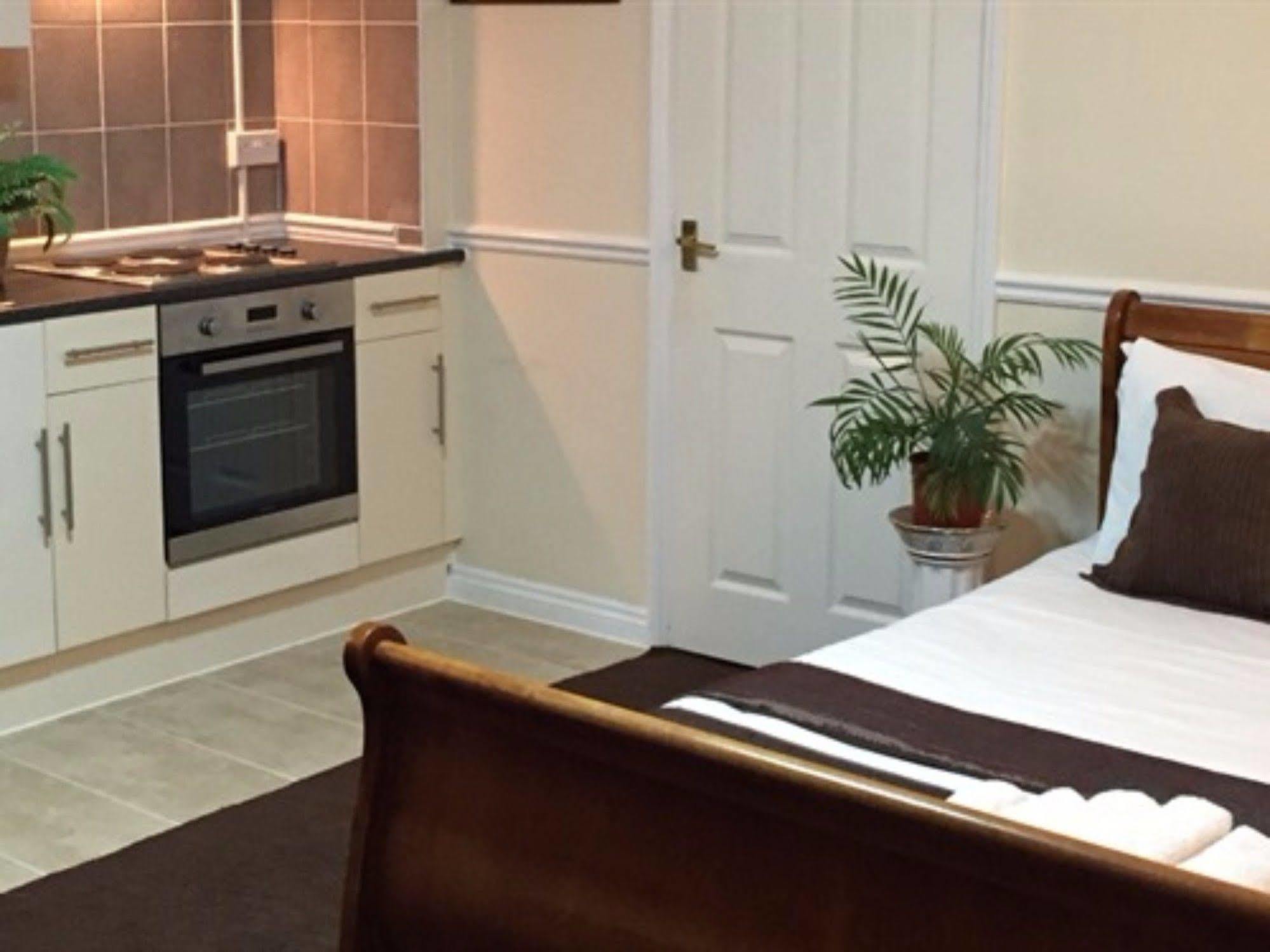 Ayah Villa Guest House Cambridge Extérieur photo